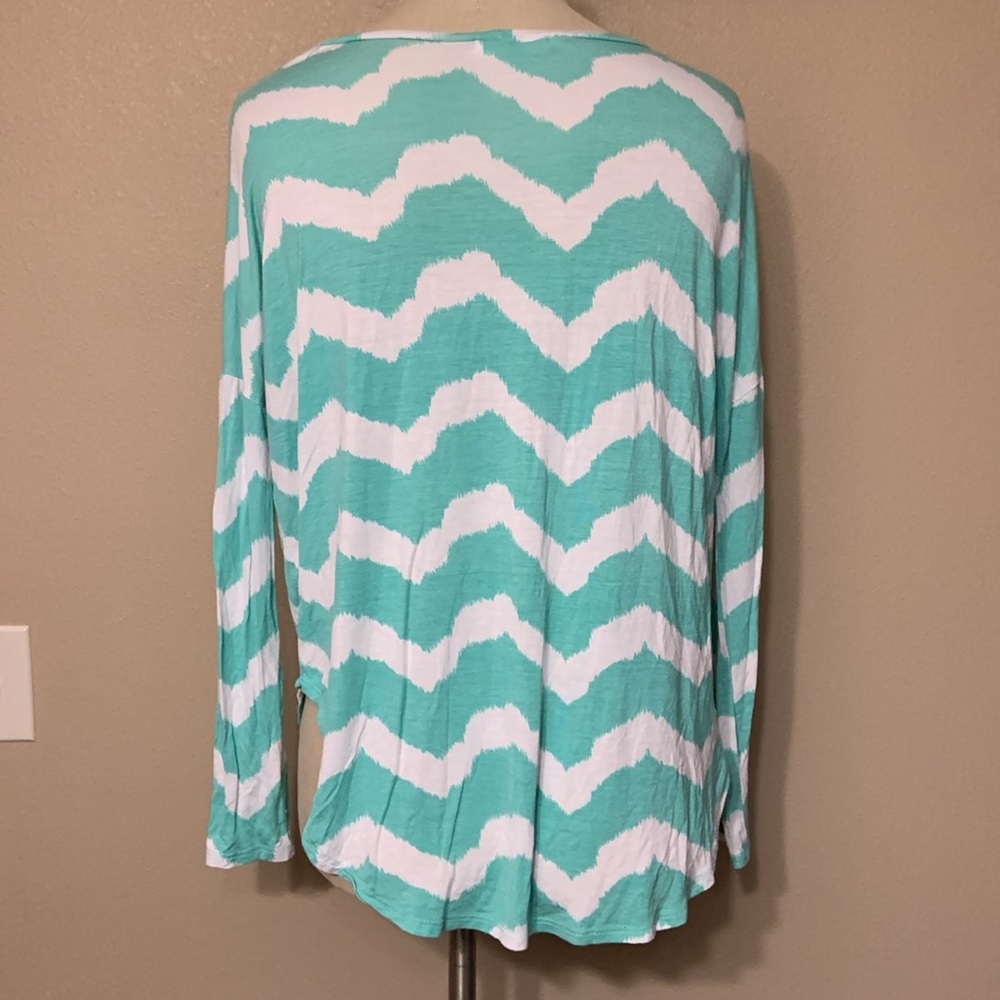 Fascination Chevron Top - Picture 3 of 7